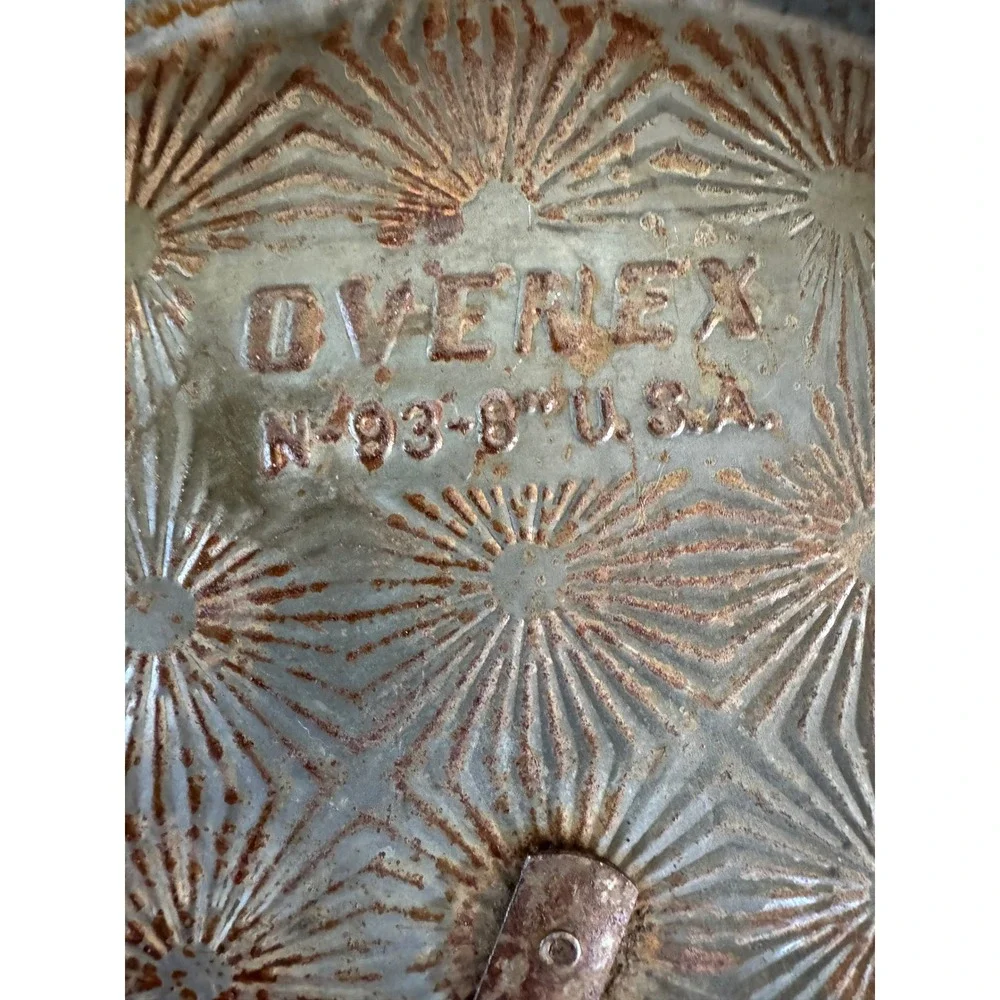 Vintage Ovenex N-93-8 Starburst Tin Cake Pans 8 Inch Round Release Arm Set of 2